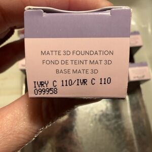 Mary Kay Timewise Matte 3D Foundation - Black Packaging